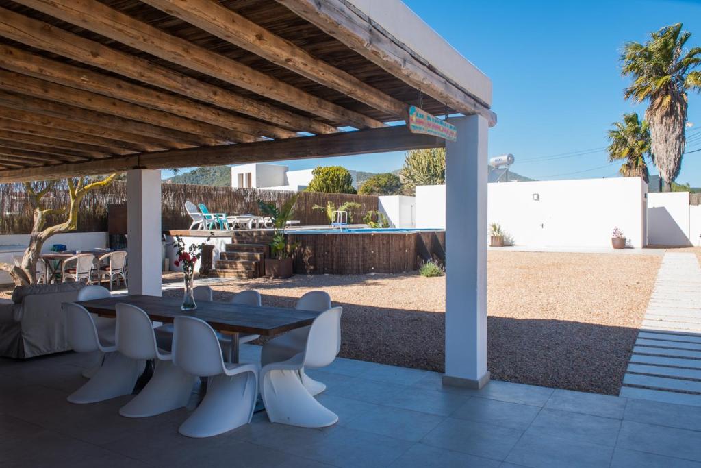 CASA ENTERA SA CALETA!!, San Jose de sa Talaia – Updated 2023 ...