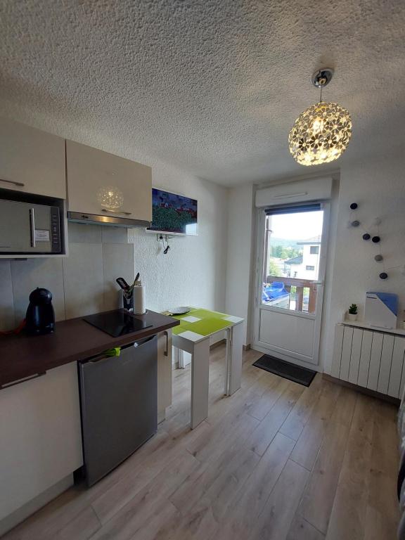 Studio rénové confort meublé 3 étoiles - Les Crêtets - One-Bedroom Apartment