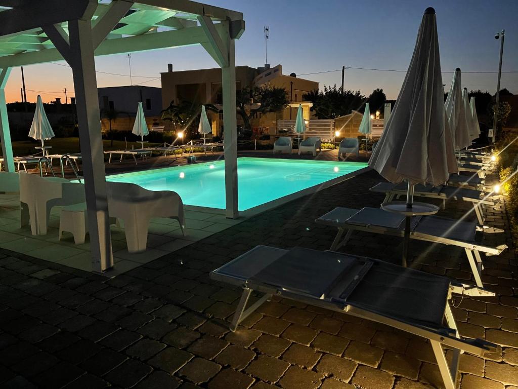 Bazén v ubytování B&B Giglio Marino nebo v jeho okolí
