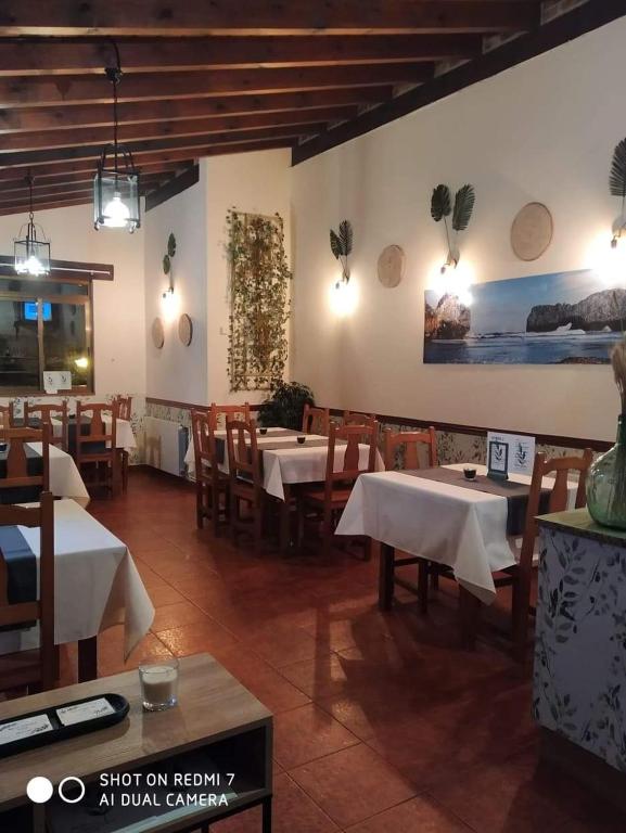 Reštaurácia alebo iné gastronomické zariadenie v ubytovaní Pensión QuintAna