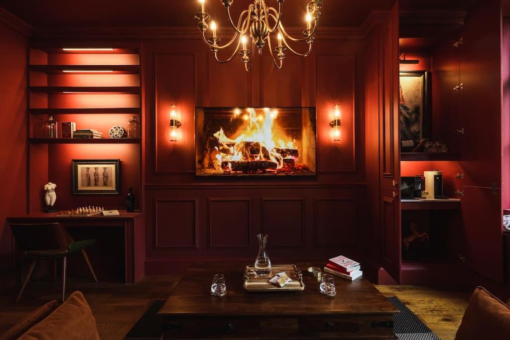 Gambar di galeri bagi Huntly House - A Residence Like No Other di Glasgow