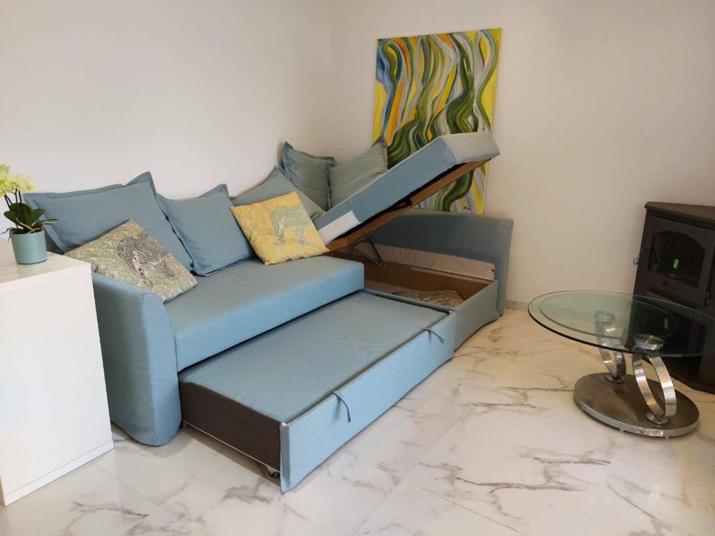 Posezení v ubytování NIDO DEL AMOR deluxe 1a linéa Terraza Indoorpool Wifi Aire Netflix 10 metros a Cala del Pino
