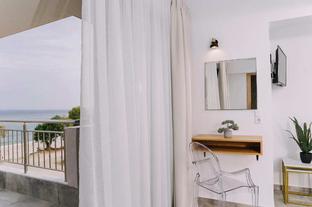 Nespecifikovaný výhled na moře nebo výhled na moře při pohledu z aparthotelu