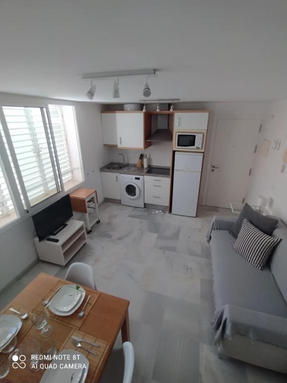 Kuchnia lub aneks kuchenny w obiekcie Ático-Duplex Las Palmeras