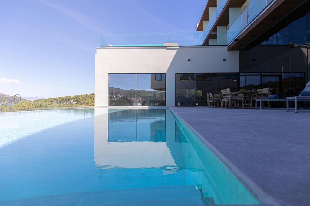 Bazén v ubytování Marinus Beach Hotel nebo v jeho okolí