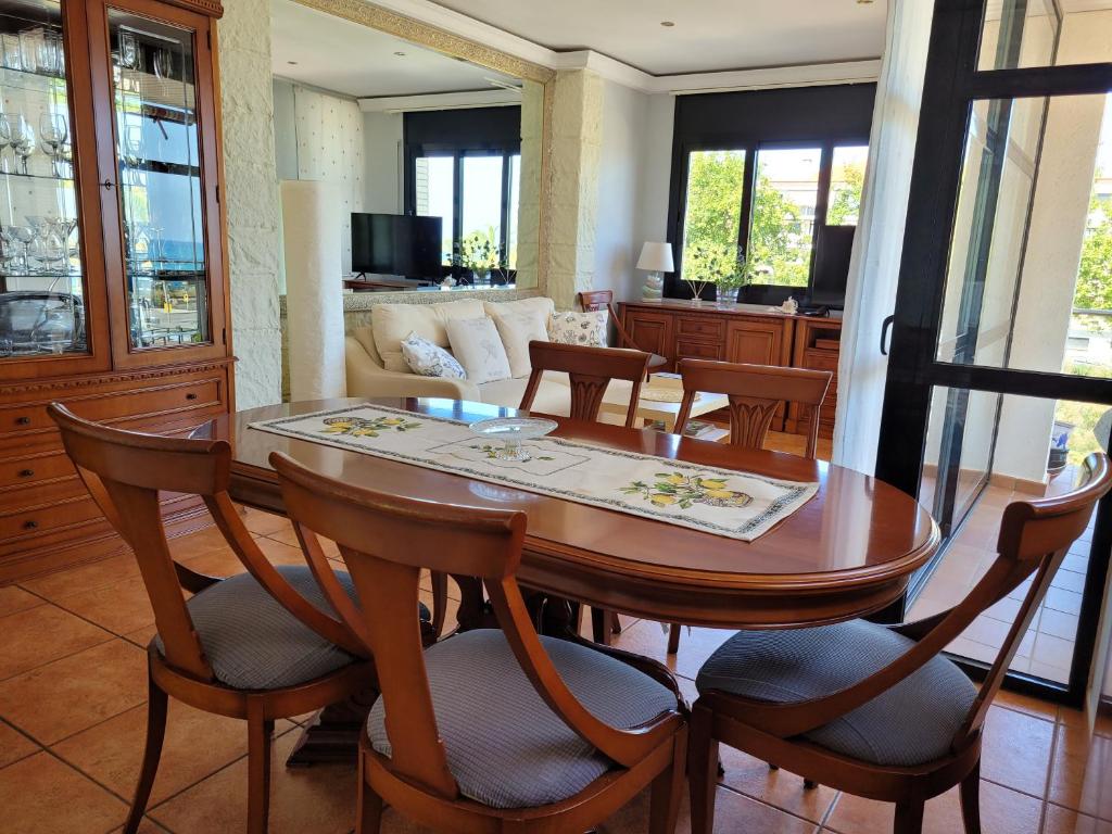 Posedenie v ubytovaní VistaMar beautiful apartment with amazing sea view Pineda de Mar