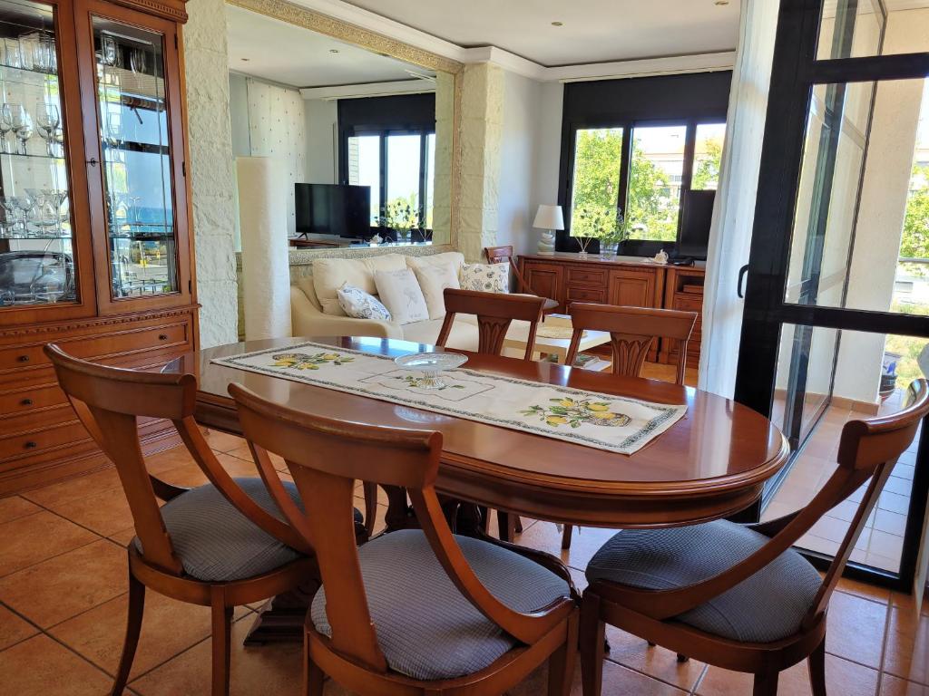 Posedenie v ubytovaní VistaMar beautiful apartment with amazing sea view Pineda de Mar