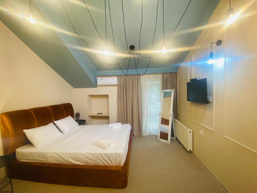 Postel nebo postele na pokoji v ubytování Mose art Hotel