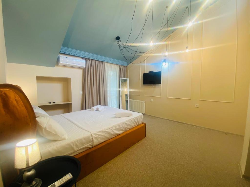 Postel nebo postele na pokoji v ubytování Mose art Hotel