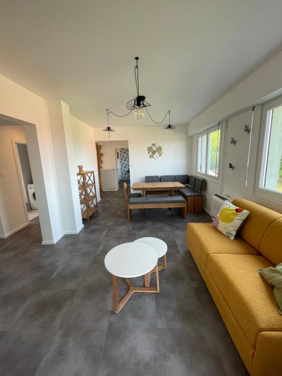 A L'orée des vignes, superbe logement de 80 m2 - Two-Bedroom Apartment