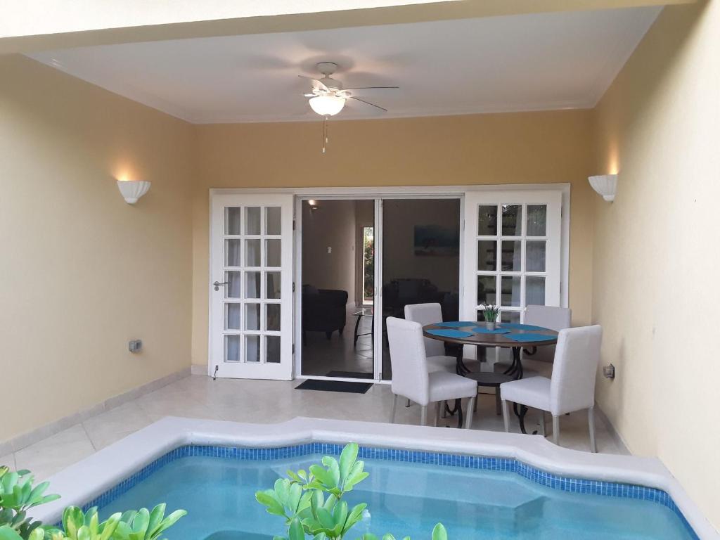 NEW #3 Westland Villa 2-Bed with pool opposite West Coast beach