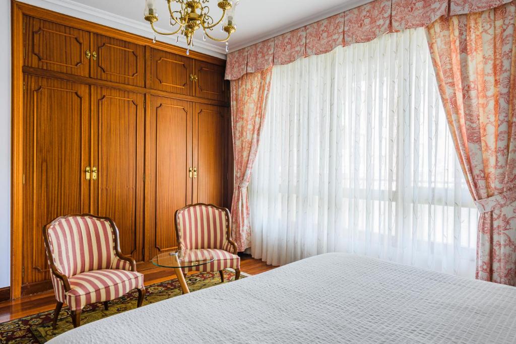 Łóżko lub łóżka w pokoju w obiekcie Villa Cecilia - Casa marinera con piscina y jardín
