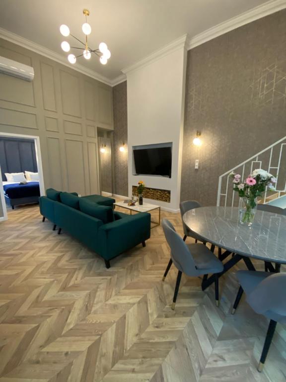 Luxury Exclusive 3 Bedroom DOWNTOWN Apartment 1065 Budapest, 26 Nagymező utca kép - 1