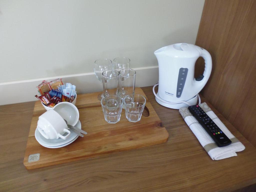 Příslušenství pro přípravu čaje a kávy v ubytování The Formby Hotel