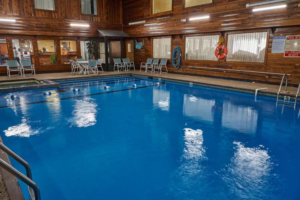 Ambassador Inn and Suites photo