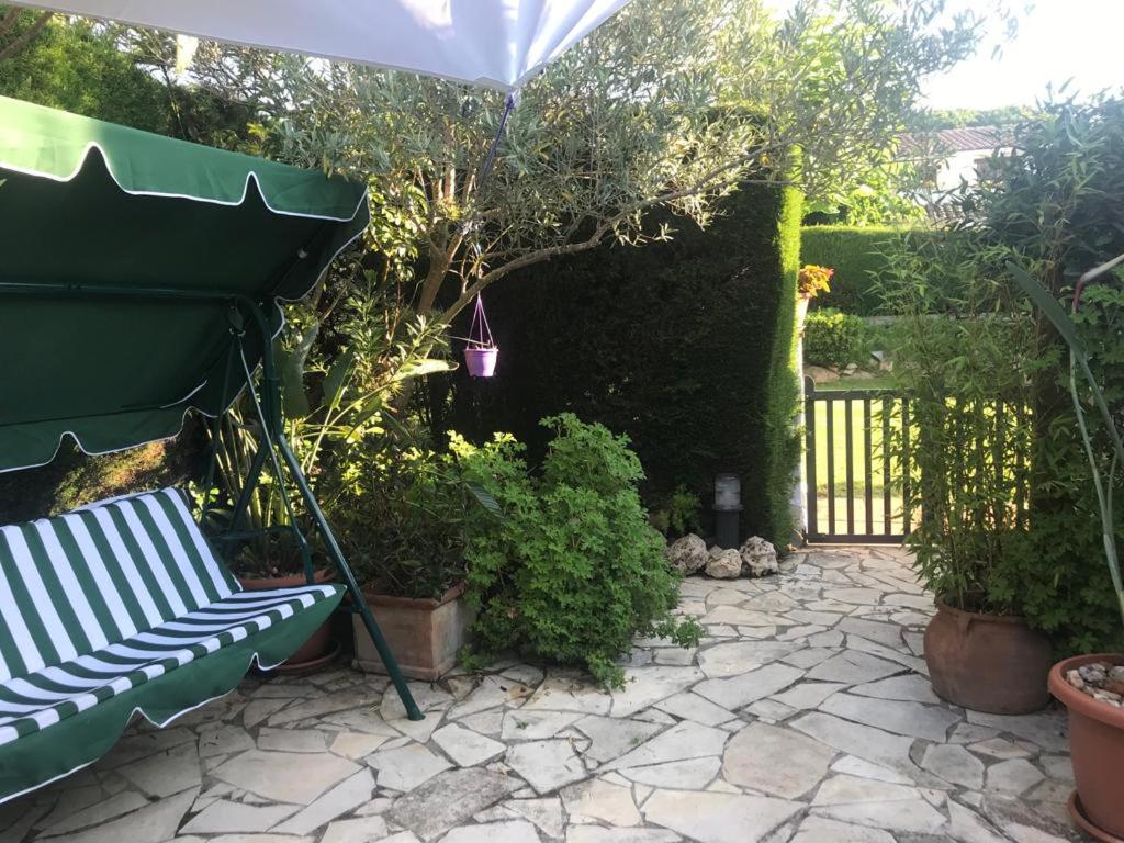 Zahrada ubytování Casita blanca con fibra óptica y piscina cominutaria