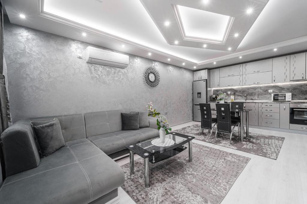 Η κουζίνα ή μικρή κουζίνα στο City Apartments - a brand new luxury & comfy.