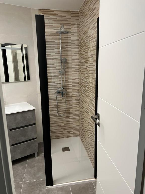 Habitacion DOBLE con baño compartido en Pozuelo dentro de casa tipo  Boutique, Pozuelo de Alarcón – Precios actualizados 2023