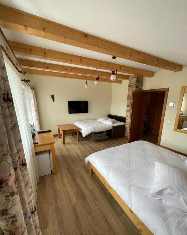 Villa Montana Borsec - King Room Met Uitzicht Op De Bergen