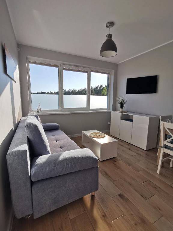 Televízia a/alebo spoločenská miestnosť v ubytovaní Apartament La Playa