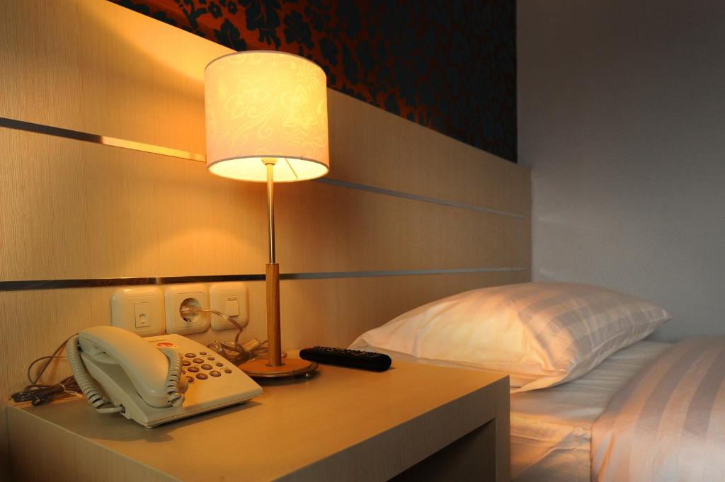 Postel nebo postele na pokoji v ubytování Cordela Hotel Medan