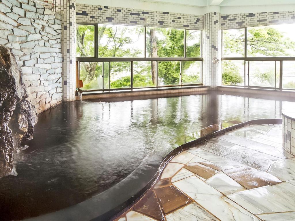 Bazén v ubytování Kameyama Onsen Hotel nebo v jeho okolí