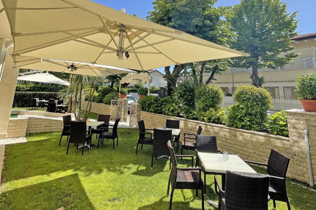 Zahrada ubytování HOTEL PIGALLE