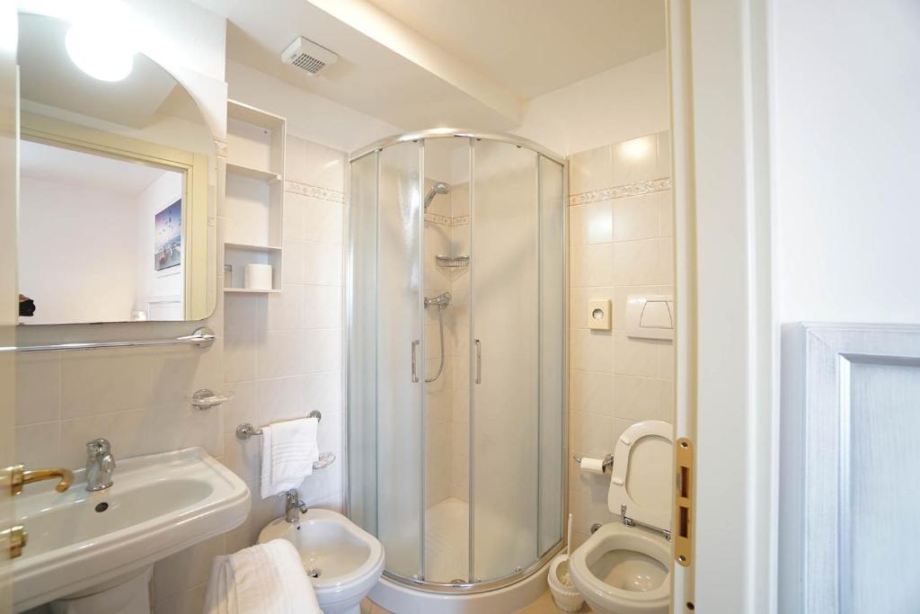 Koupelna v ubytování HOTEL PIGALLE