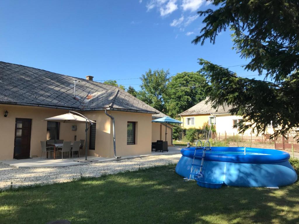 Visszavár-Lak - Housity