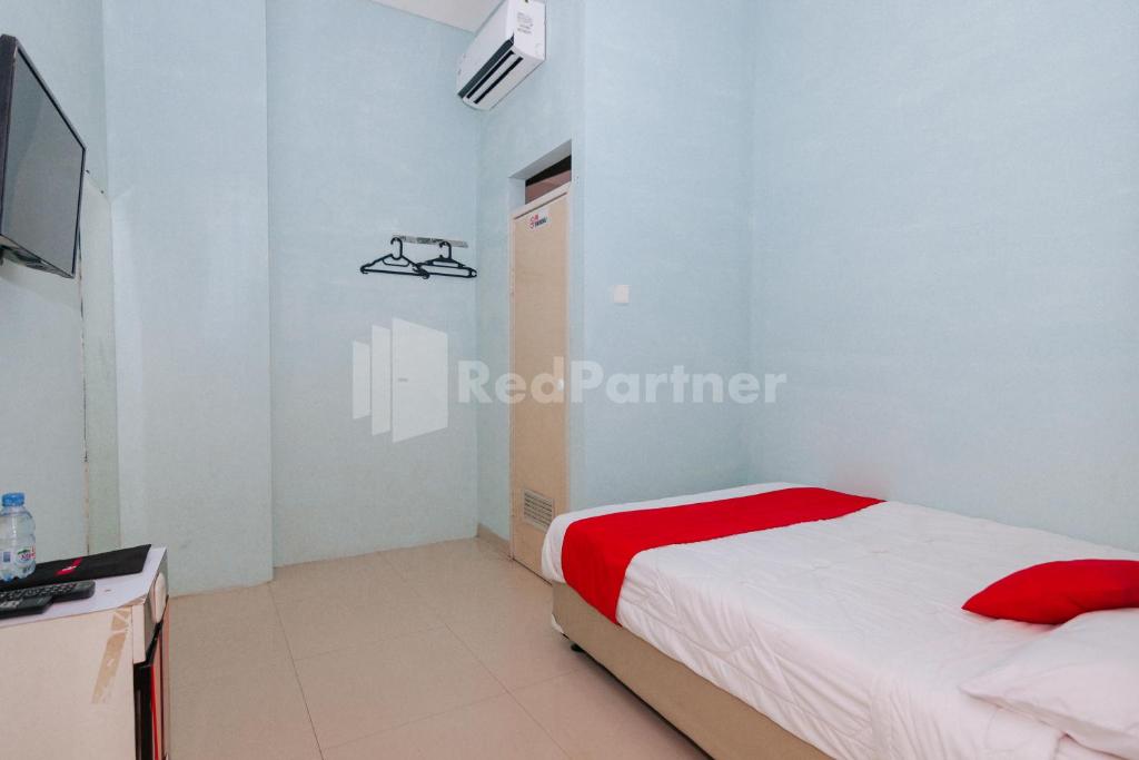 TV a/nebo společenská místnost v ubytování OYO 94494 Krekot Residence Pasar Baru COO Property
