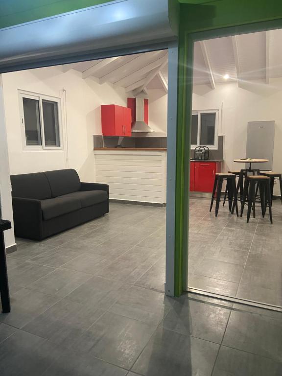 Kuchyň nebo kuchyňský kout v ubytování Gîte Le plantain Votre Escapade rêvée