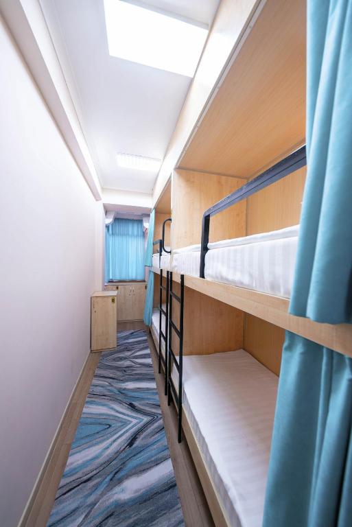Postel nebo postele na pokoji v ubytování Kaganat Hostel