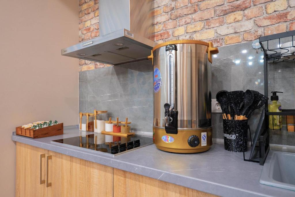 Kuchyň nebo kuchyňský kout v ubytování Kaganat Hostel