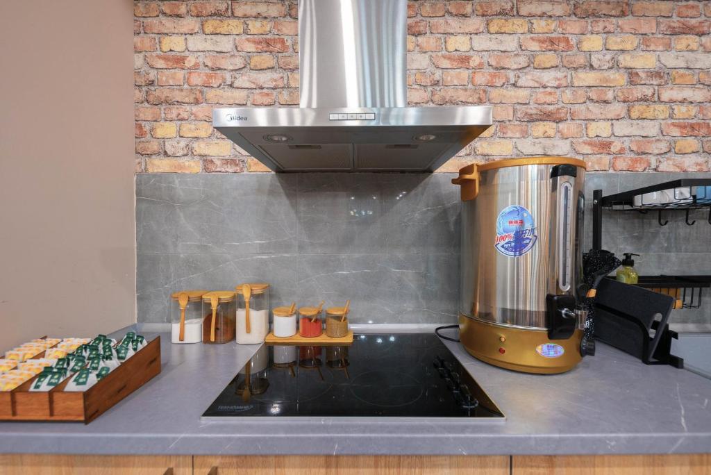 Kuchyň nebo kuchyňský kout v ubytování Kaganat Hostel