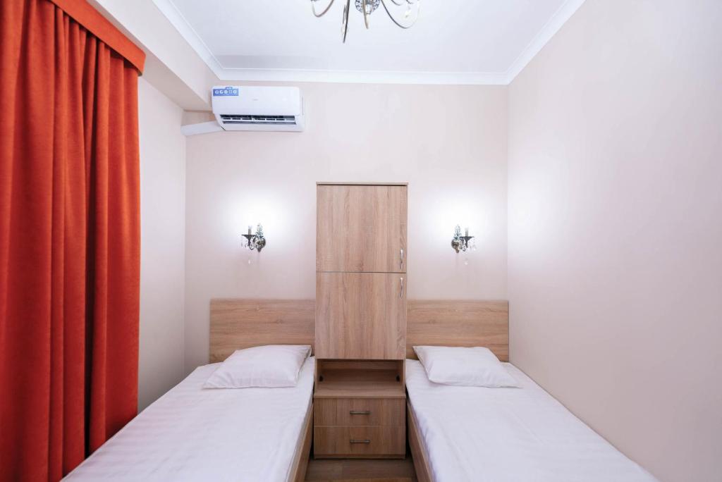 Postel nebo postele na pokoji v ubytování Kaganat Hostel