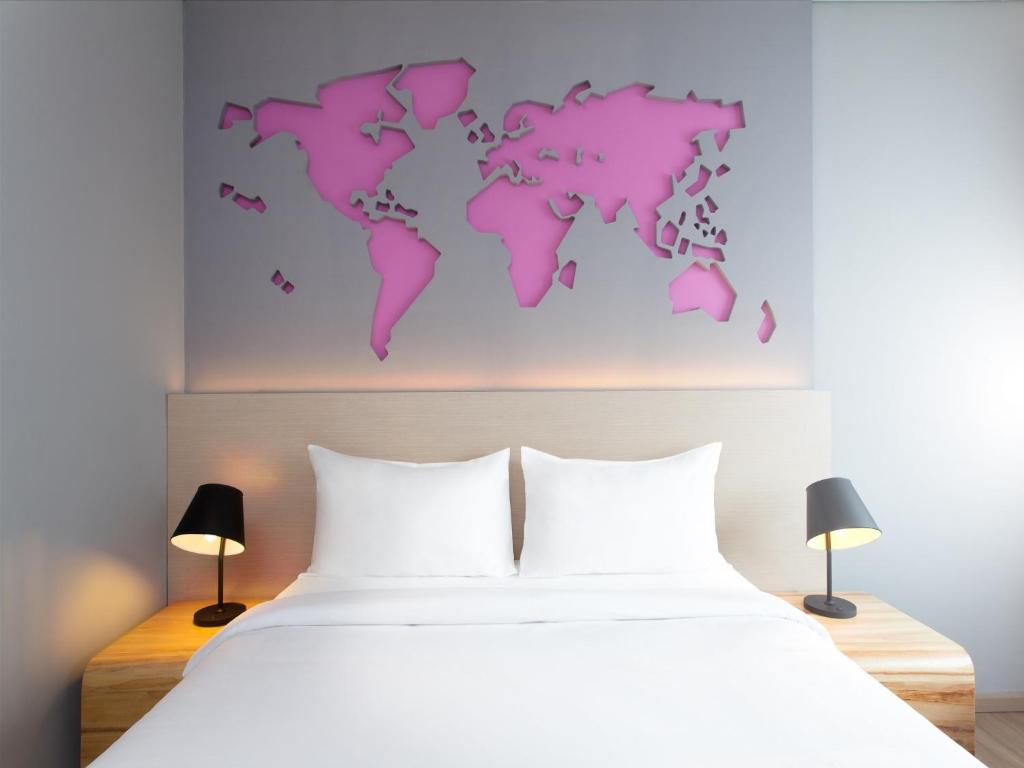 Postel nebo postele na pokoji v ubytování Ibis Styles Jakarta Airport