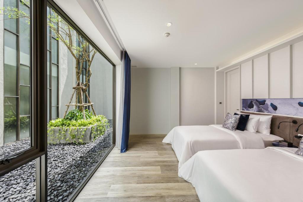 Postel nebo postele na pokoji v ubytování Maladee Rendezvous Hotel Chiang Mai