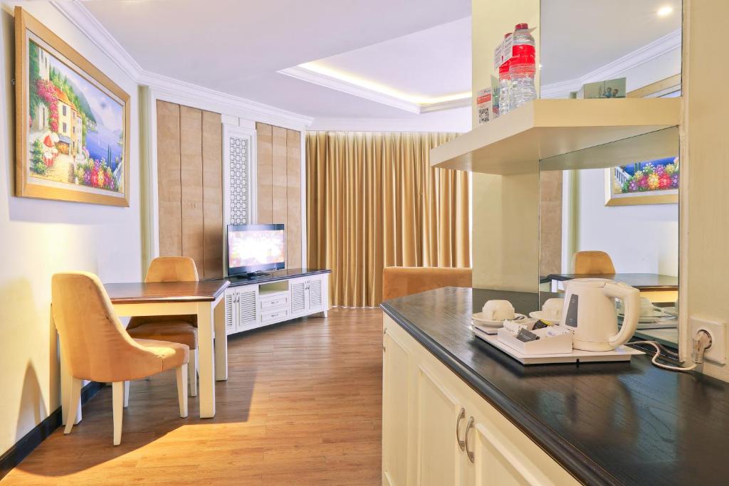 TV a/nebo společenská místnost v ubytování Swiss-Belhotel Lampung