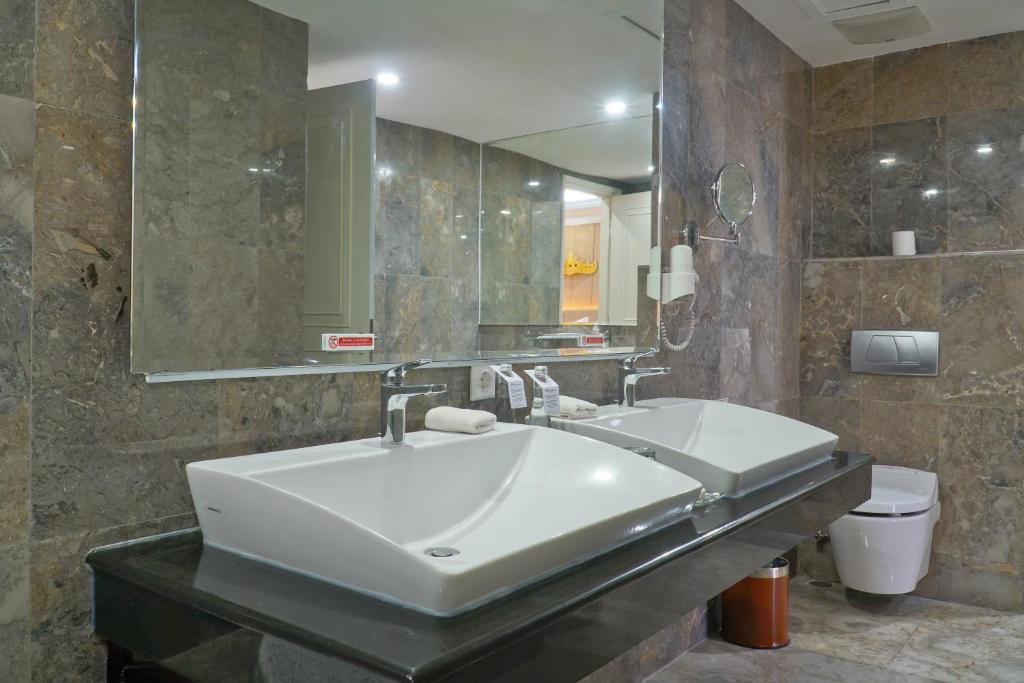 Koupelna v ubytování Swiss-Belhotel Lampung