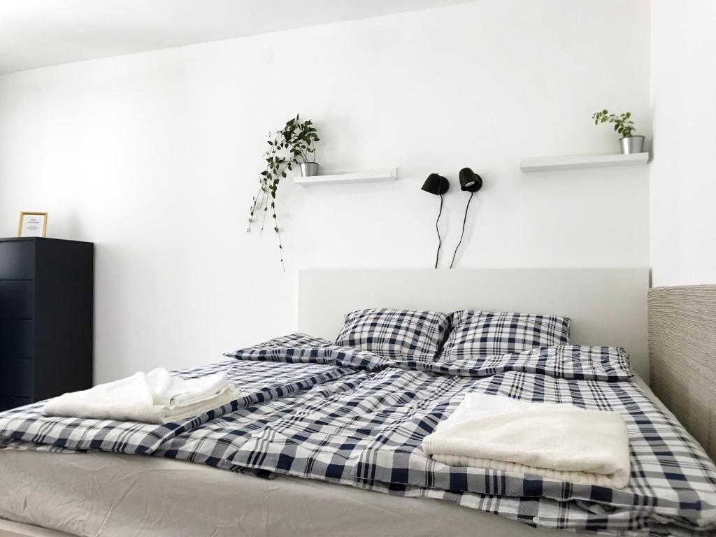 Postel nebo postele na pokoji v ubytování Nest Apartman