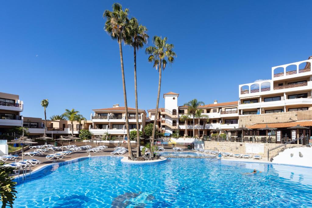 Bazén v ubytování Oceanfront Tenerife South Albatros 125 nebo v jeho okolí