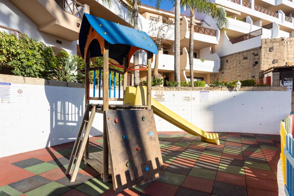 Herní místnost nebo prostor pro děti v ubytování Oceanfront Tenerife South Albatros 125