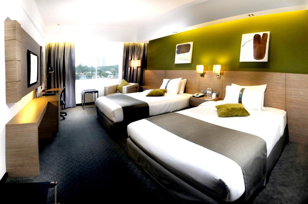 Postel nebo postele na pokoji v ubytování Grand Margherita Hotel