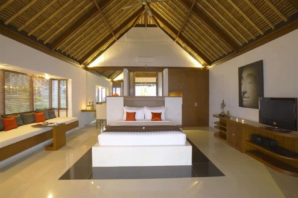 Postel nebo postele na pokoji v ubytování Siddhartha Oceanfront Resort & Spa Bali
