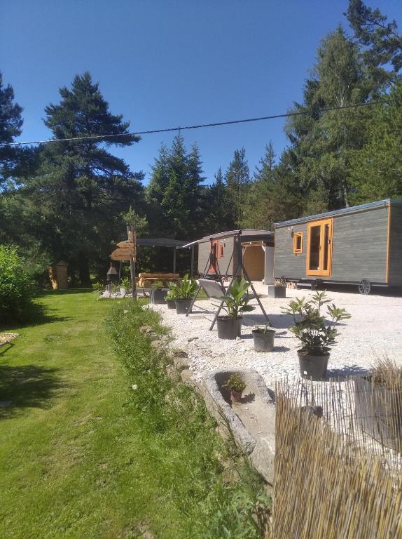 Aed väljaspool majutusasutust Maringotky Šumava