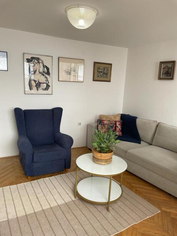 Retro House Tisno