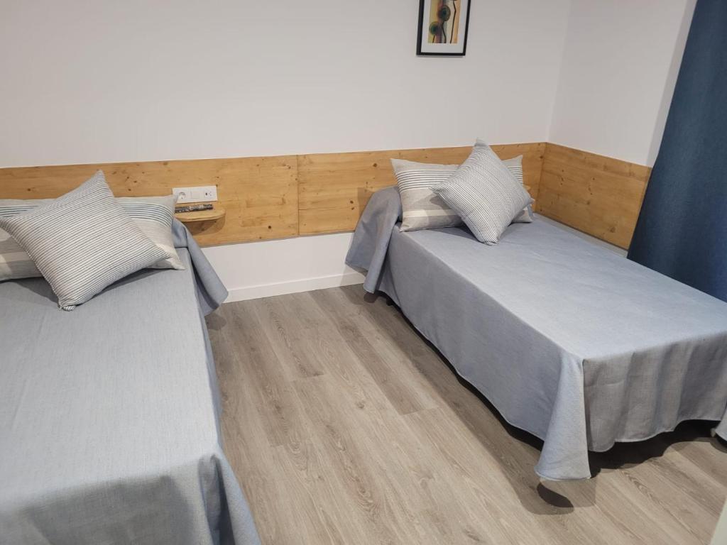 Postel nebo postele na pokoji v ubytování Malva Hostel Estartit