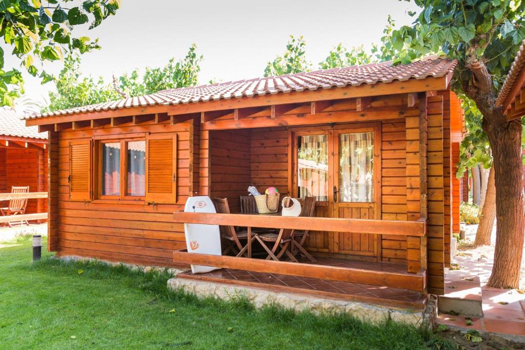 Camping La Llosa - Two-Bedroom Bungalow