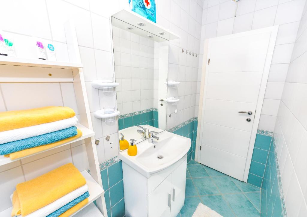 Zdjęcie z galerii obiektu Apartment Vjeko w Novalji