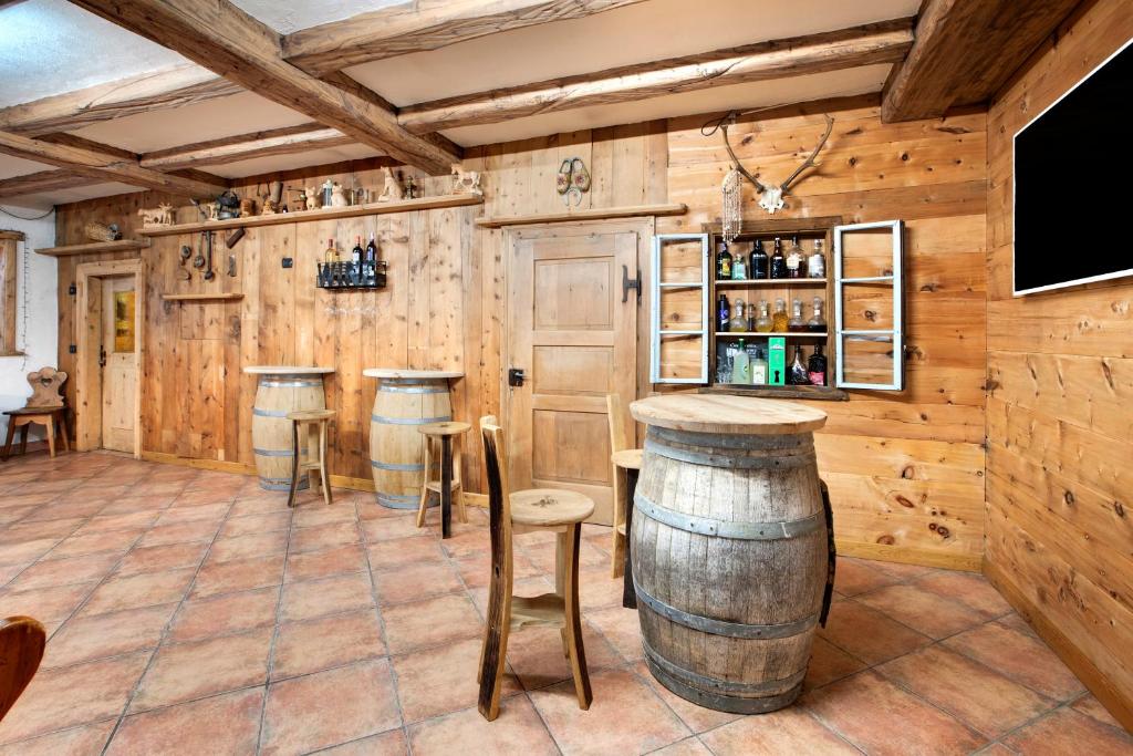 Hol lub bar w obiekcie Appartamento Larice Chalet Cambra
